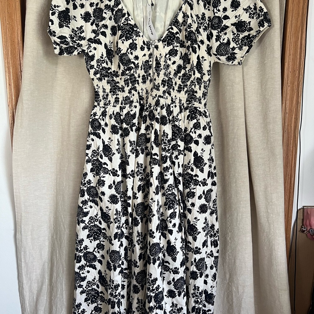 Chic Black and White Floral Midi Dress